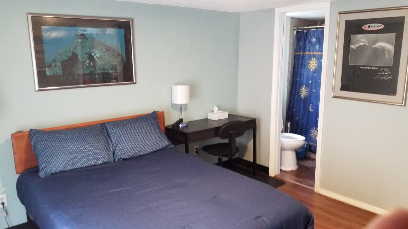 The Ginnie Room: full bed with a private bathroom